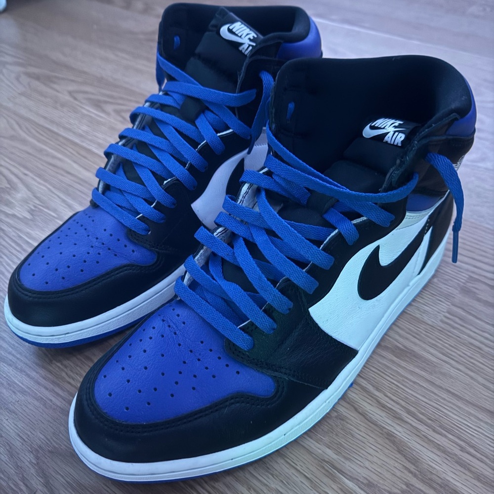 Jordan 1 High OG “Royal Toe” Used (With Box and all Laces)